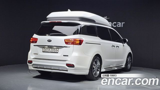 Kia Carnival 9-Seater Hi-Limousine Noblesse Special — пробег 105 536 км — фото 2 из 5