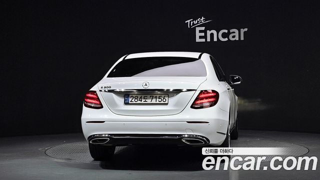 Mercedes-Benz E-Class E300 Exclusive — пробег 95 157 км — фото 4 из 5