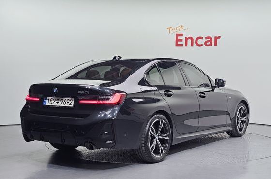 BMW 3-Series 320i M Sport — пробег 18 040 км — фото 2 из 5