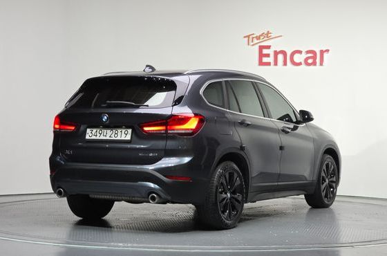 BMW X1 xDrive 20i Advantage — пробег 29 721 км — фото 2 из 5