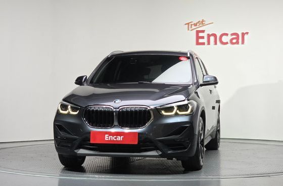 BMW X1 xDrive 20i Advantage — пробег 29 721 км — фото 3 из 5