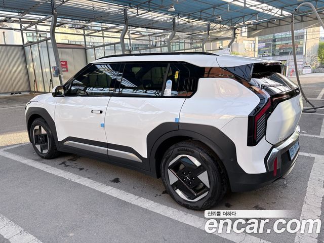 Kia EV3 Long Range 2WD Earth — пробег 150 км — фото 4 из 5
