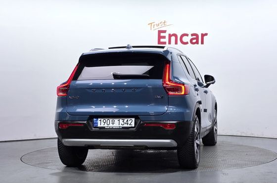Volvo XC40 B4 Ultimate Bright — пробег 20 357 км — фото 4 из 5