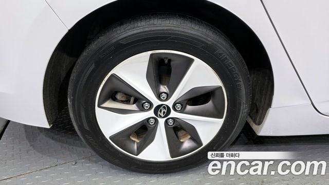 Hyundai Ioniq из Кореи Encar