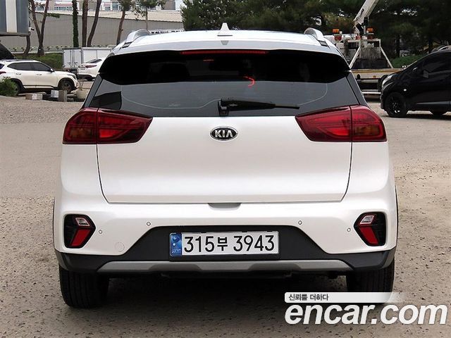 Kia Niro 1.6 HEV Prestige — пробег 59 895 км — фото 4 из 5