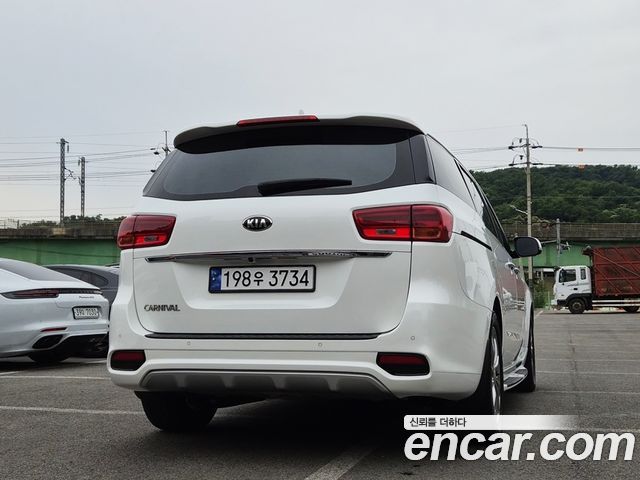 Kia Carnival из Кореи Encar