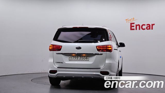 Kia Carnival из Кореи Encar