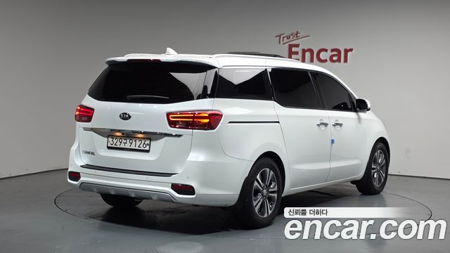 Kia Carnival 9-Seater Luxury — пробег 62 471 км — фото 2 из 5