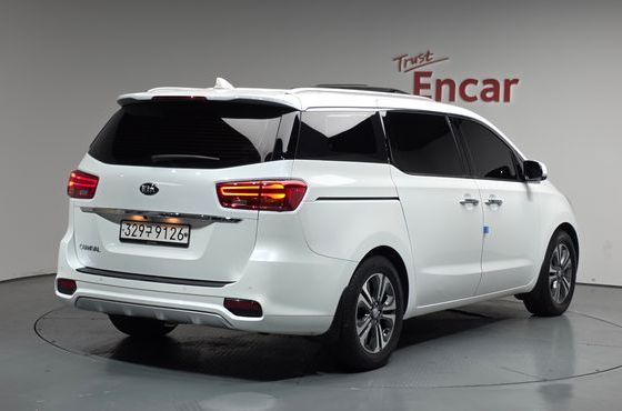 Kia Carnival 9-Seater Luxury — пробег 62 471 км — фото 2 из 5
