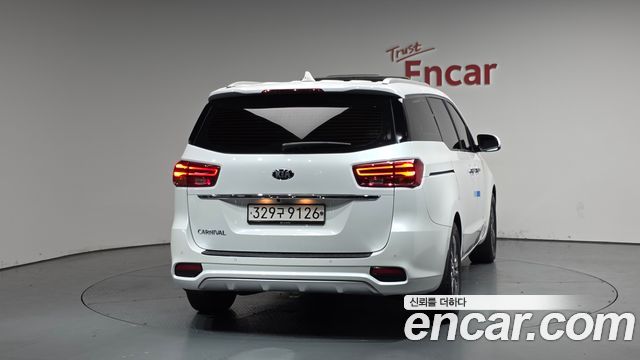 Kia Carnival 9-Seater Luxury — пробег 62 471 км — фото 4 из 5