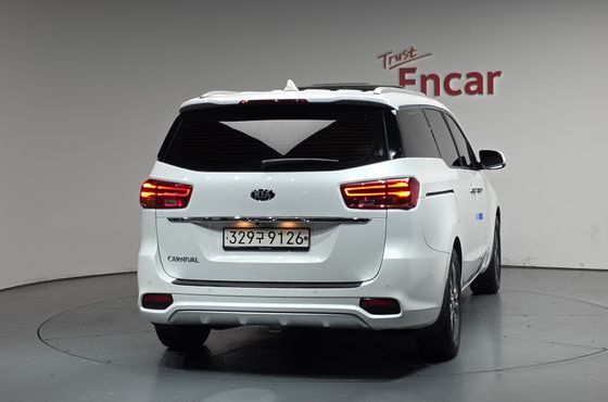 Kia Carnival 9-Seater Luxury — пробег 62 471 км — фото 4 из 5
