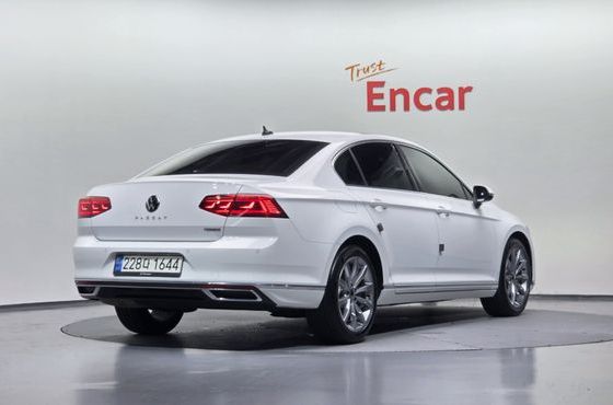 Volkswagen Passat 2.0 TDI Prestige — пробег 46 533 км — фото 2 из 5