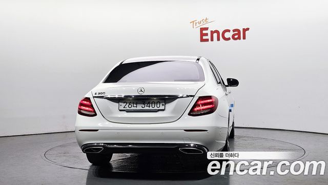 Mercedes-Benz E-Class E300 Avantgarde — пробег 67 835 км — фото 4 из 5