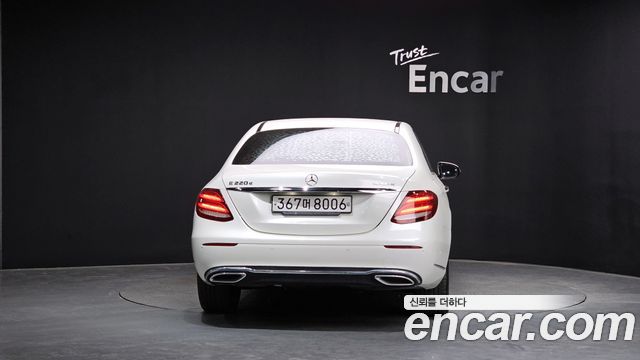 Mercedes-Benz E-Class E220d Exclusive — пробег 83 974 км — фото 4 из 5