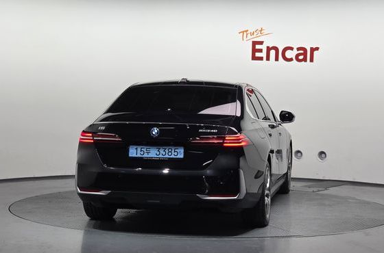 BMW i5 eDrive 40 — пробег 22 937 км — фото 4 из 5