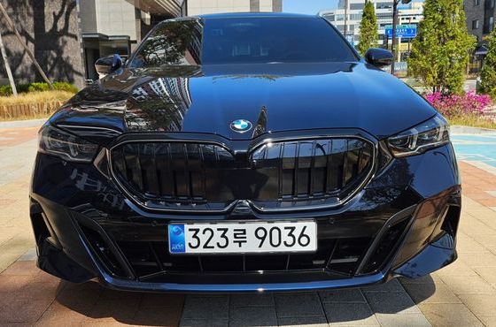 BMW 5-Series 530i xDrive M Sport — пробег 1 500 км — фото 1 из 5
