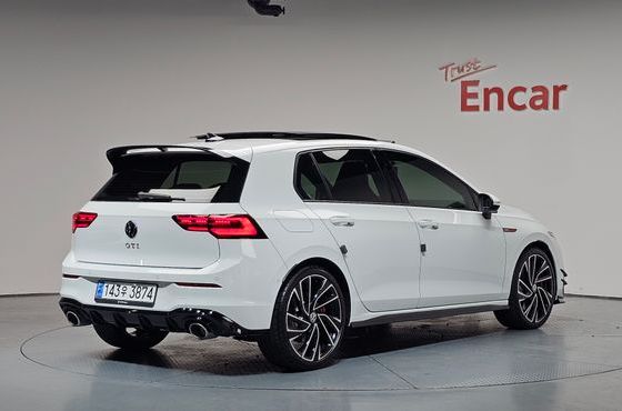 Volkswagen Golf 2.0 GTI — пробег 10 426 км — фото 2 из 5