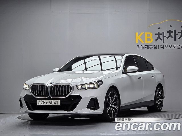 BMW 5-Series 530i xDrive M Sport — пробег 4 578 км — фото 1 из 5