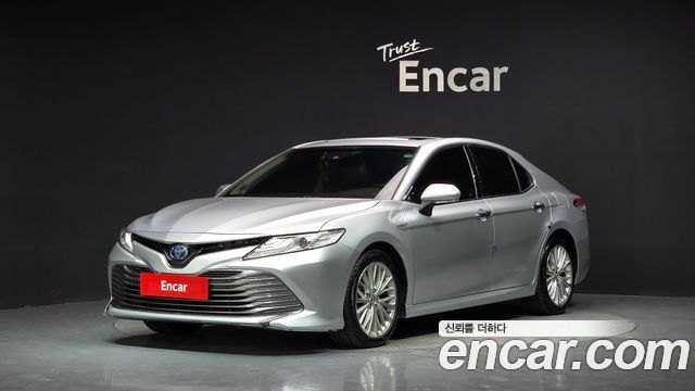 Toyota Camry 2.5 XLE Hybrid — пробег 110 808 км — фото 1 из 5