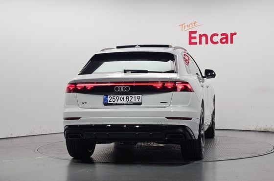 Audi Q8 55 TFSI Quattro Premium — пробег 1 827 км — фото 4 из 5