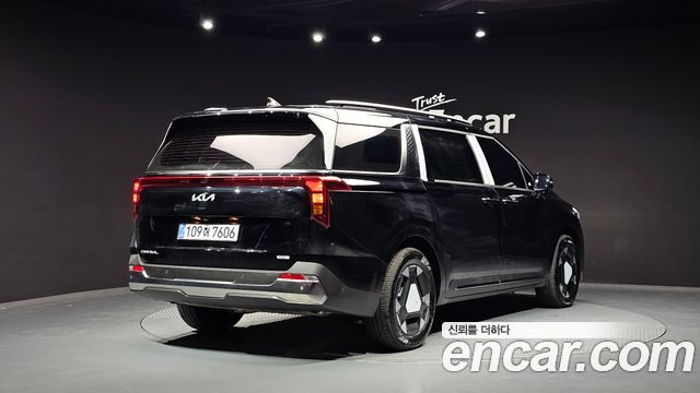 Kia Carnival HEV 9seater Signature — пробег 18 км — фото 2 из 5