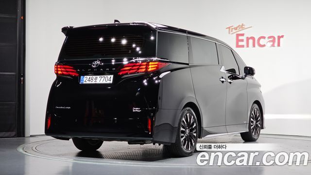 Toyota Alphard 2.5 HEV Executive AWD — пробег 7 015 км — фото 2 из 5