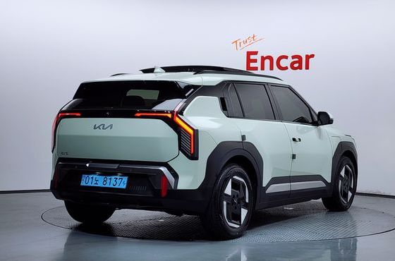 Kia EV3 Standard 2WD Earth — пробег 24 405 км — фото 2 из 5
