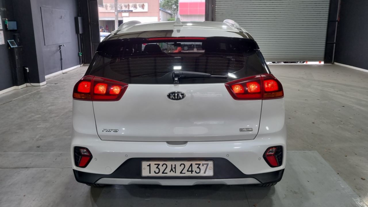 Kia Niro 1.6 HEV Luxury — пробег 123 903 км — фото 4 из 5