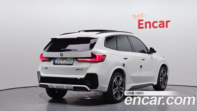 BMW X1 xDrive 20i M Sport — пробег 18 352 км — фото 2 из 5