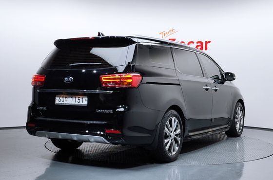 Kia Carnival 7-Seater Limousine VIP — пробег 115 659 км — фото 2 из 5