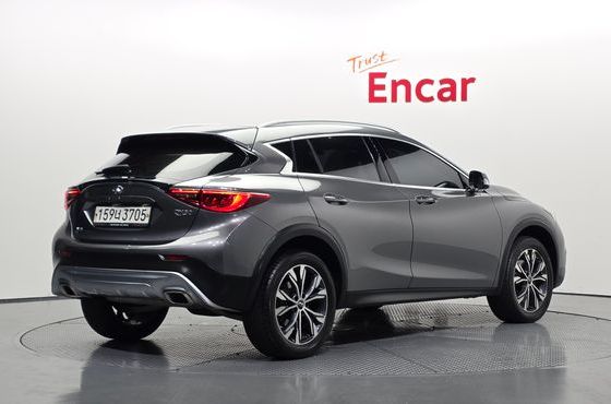 Infiniti QX30 2.0 Essential AWD — пробег 81 145 км — фото 2 из 5