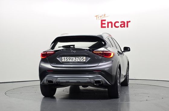 Infiniti QX30 2.0 Essential AWD — пробег 81 145 км — фото 4 из 5