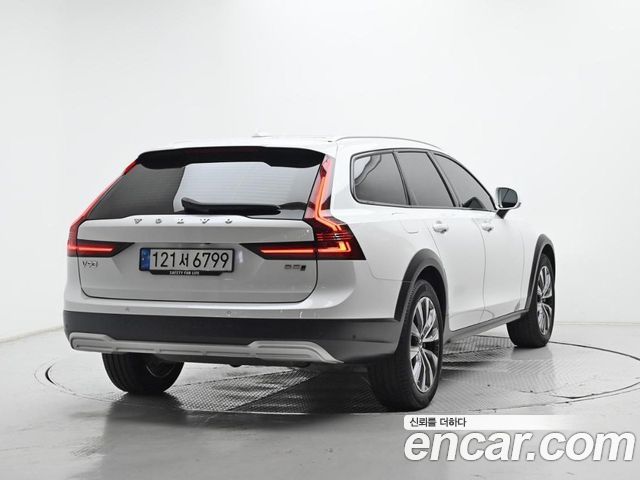 Volvo V90 B5 Ultimate AWD — пробег 14 833 км — фото 2 из 5