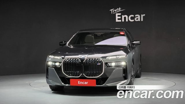 BMW i7 M70 xDrive M Performance — пробег 16 228 км — фото 3 из 5