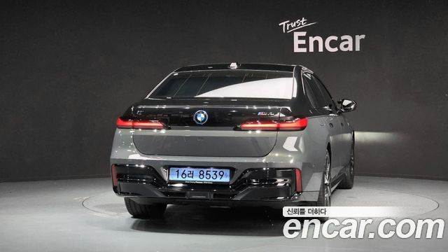 BMW i7 M70 xDrive M Performance — пробег 16 228 км — фото 4 из 5