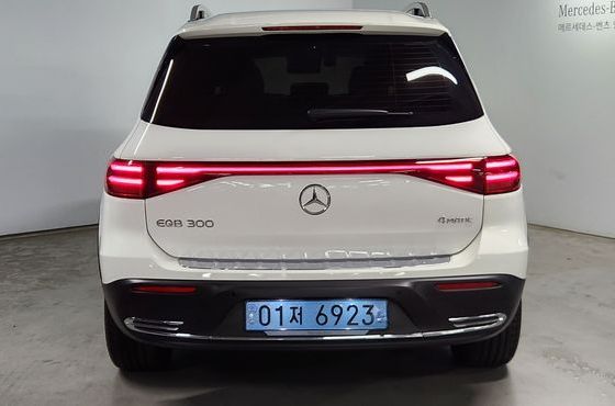 Mercedes-Benz EQB EQB300 4MATIC — пробег 15 020 км — фото 4 из 5