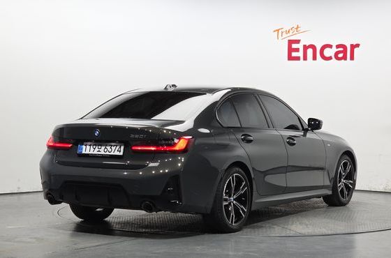 BMW 3-Series 320i M Sport — пробег 14 907 км — фото 2 из 5