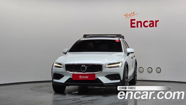 Volvo V60 B5 AWD — пробег 38 604 км — фото 3 из 5