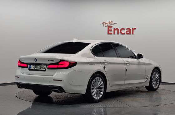 BMW 5-Series 530i xDrive Luxury — пробег 20 164 км — фото 2 из 5