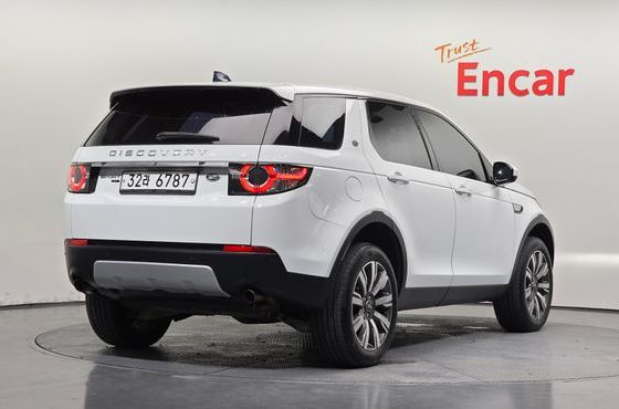 Land Rover Discovery Sport 2.0 TD4 HSE Luxury — пробег 135 611 км — фото 2 из 5