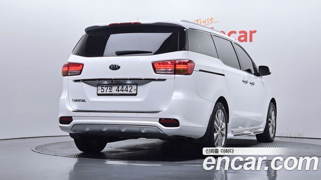 Kia Carnival 9-seater Noblesse — пробег 128 899 км — фото 2 из 5
