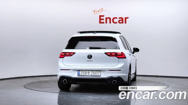 Volkswagen Golf 2.0 GTI — пробег 10 081 км — фото 4 из 5