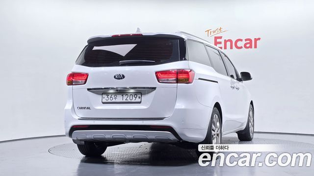 Kia Carnival из Кореи Encar