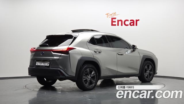 Lexus UX 2.0 2WD — пробег 57 353 км — фото 2 из 5