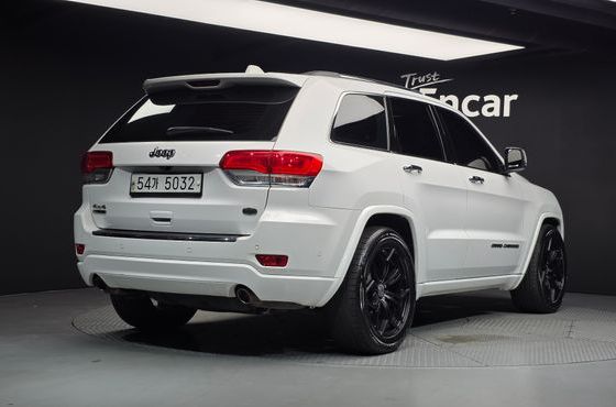 Jeep Cherokee 3.0 Diesel Overland WK2 — пробег 175 237 км — фото 2 из 5