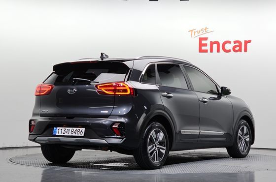 Kia Niro 1.6 HEV Prestige — пробег 122 321 км — фото 2 из 5