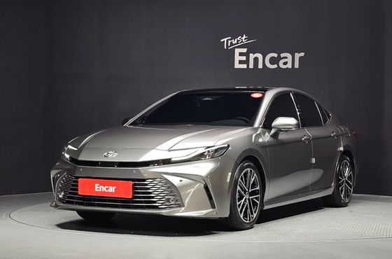 Toyota Camry 2.5 XLE Premium Hybrid — пробег 12 894 км — фото 1 из 5
