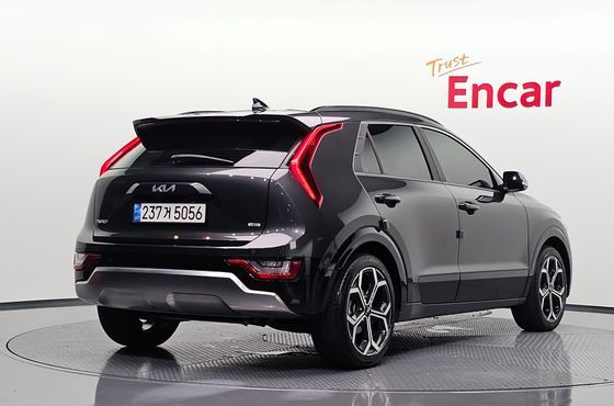 Kia Niro Prestige — пробег 27 631 км — фото 2 из 5