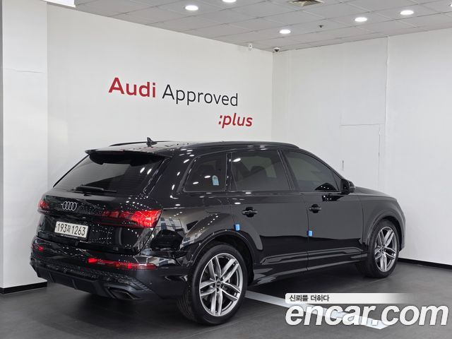 Audi Q7 55 TFSI Quattro Premium — пробег 8 633 км — фото 2 из 5