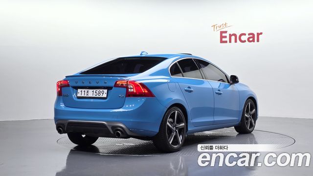Volvo S60 T5 R-Design 2nd — пробег 59 818 км — фото 2 из 5